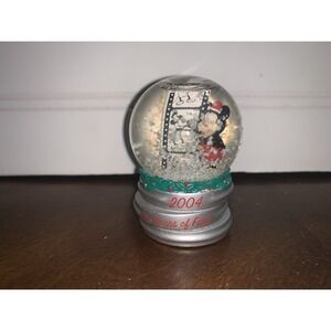 Walt‎ Disney World 2004 75 Years of Fun Mickey Mouse 2 1/2" Tall Snow Globe